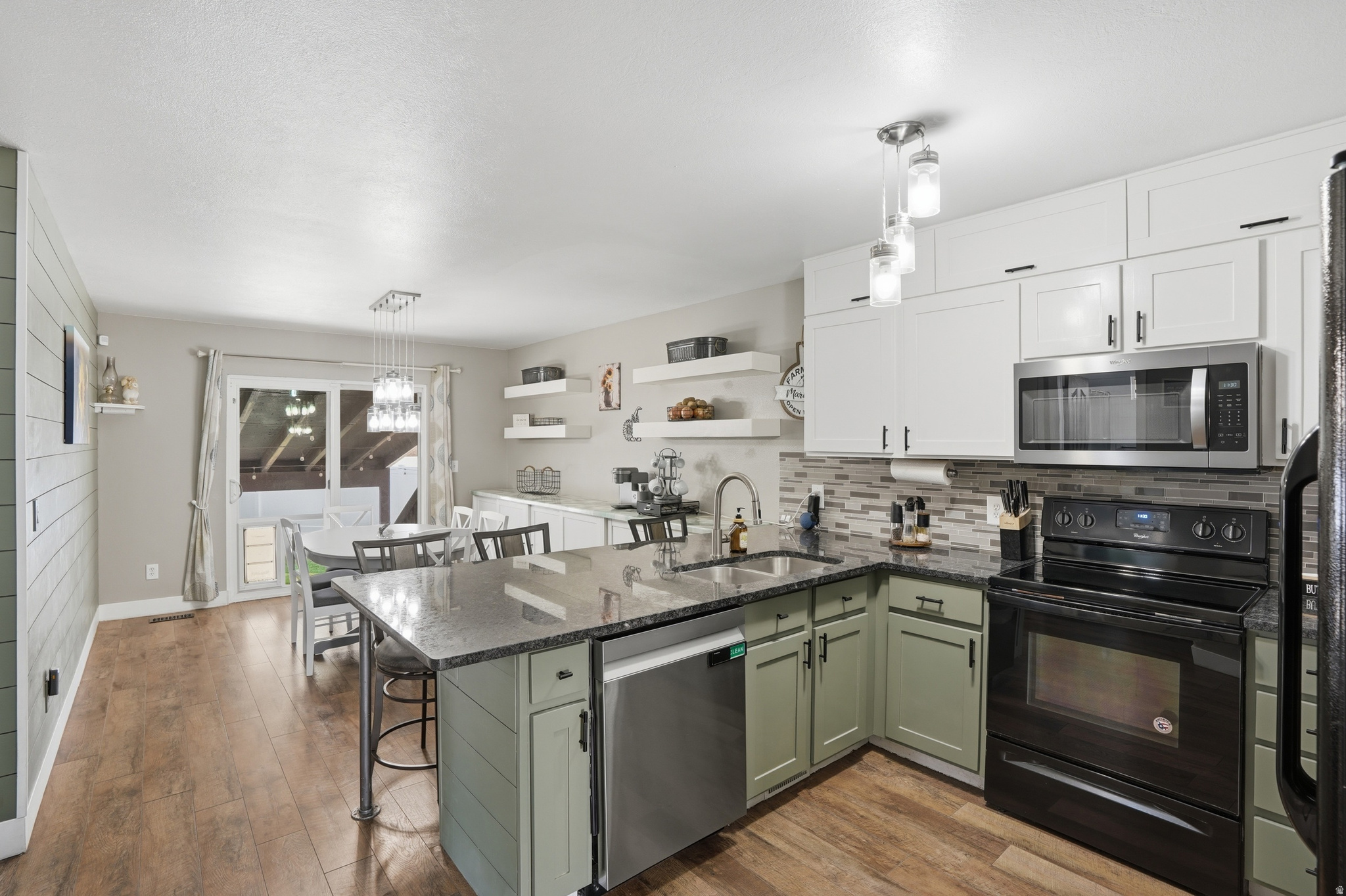 WESTERN SPRINGS - Residential