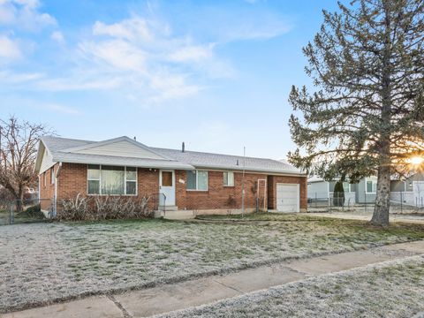 Tiny photo for 1744 ALFRED DR, Layton, UT 84041 (MLS # 2137610)