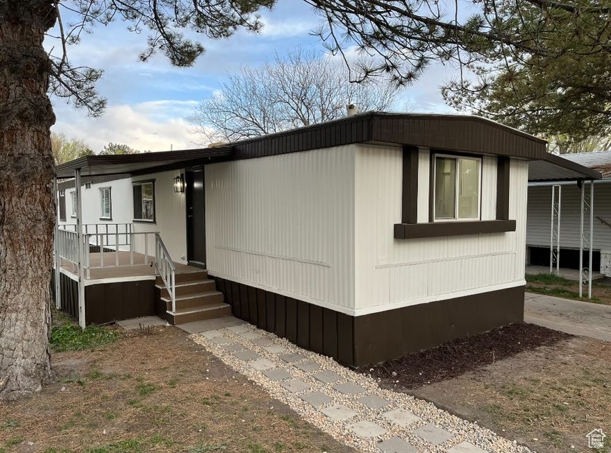 Recently renovated! 2 bed 2 bathroom home that is Move in Ready! This home is centrally located! Just a turn away from everything you need in Downtown Salt Lake City! Just a walk away from Trax station! This home is located in a 55+ community! Sq Ft. Provided as a courtesy measurement only. Buyer/Buyer Broker to verify all info.