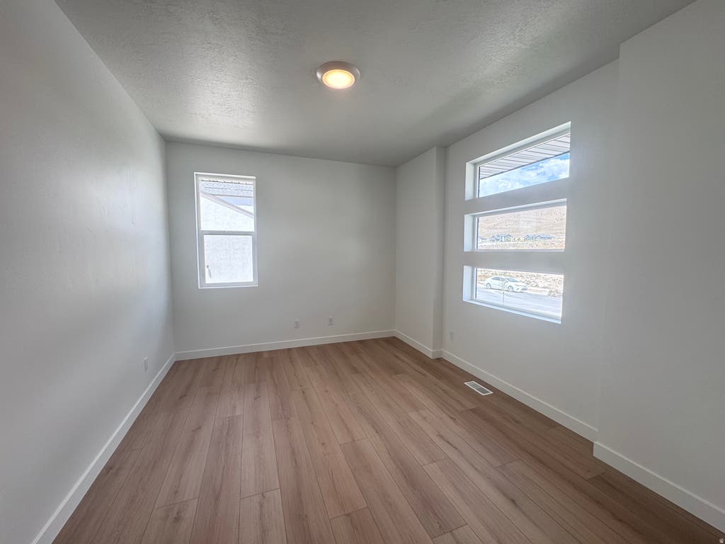 Photo of 2613 N SCARLET RD #258, Eagle Mountain, UT 84005 (MLS # 2170198)