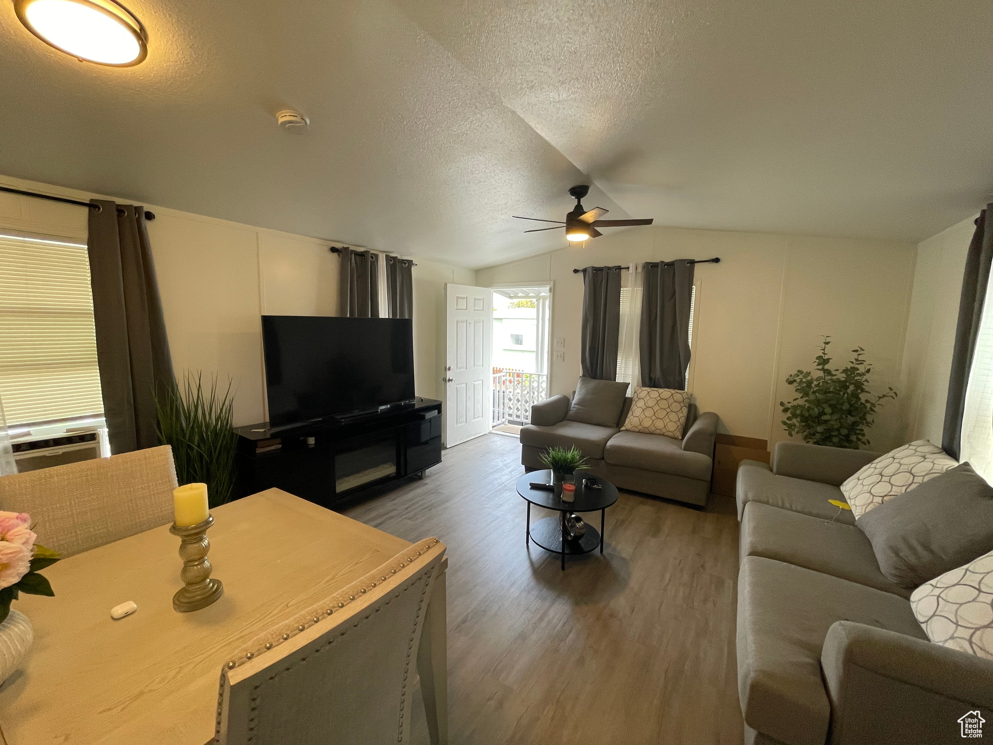 MOUNTAIN VIEW - Residential
