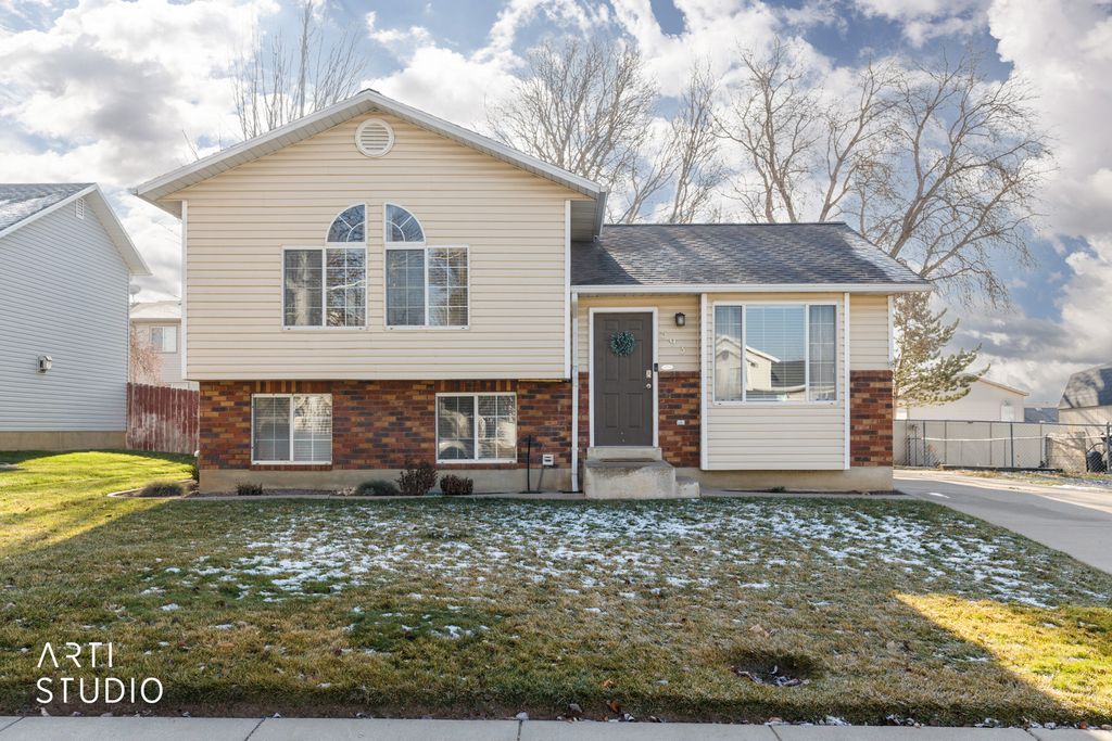 Photo of 593 W 950 N, Clinton, UT 84015 (MLS # 2131467)