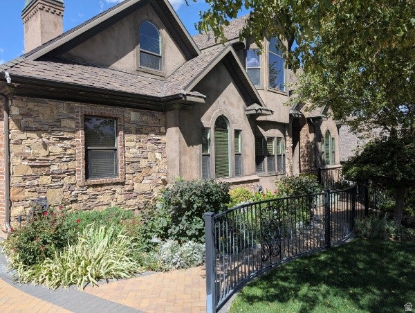 Photo of 660 E EAGLE RIDGE DR S, North Salt Lake, UT 84054 (MLS # 2183284)
