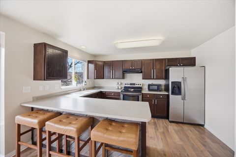 Tiny photo for 961 YORK DR, North Salt Lake, UT 84054 (MLS # 2142767)