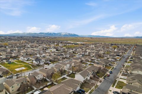 Tiny photo for 961 YORK DR, North Salt Lake, UT 84054 (MLS # 2142767)