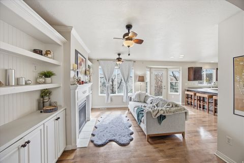 Tiny photo for 961 YORK DR, North Salt Lake, UT 84054 (MLS # 2142767)