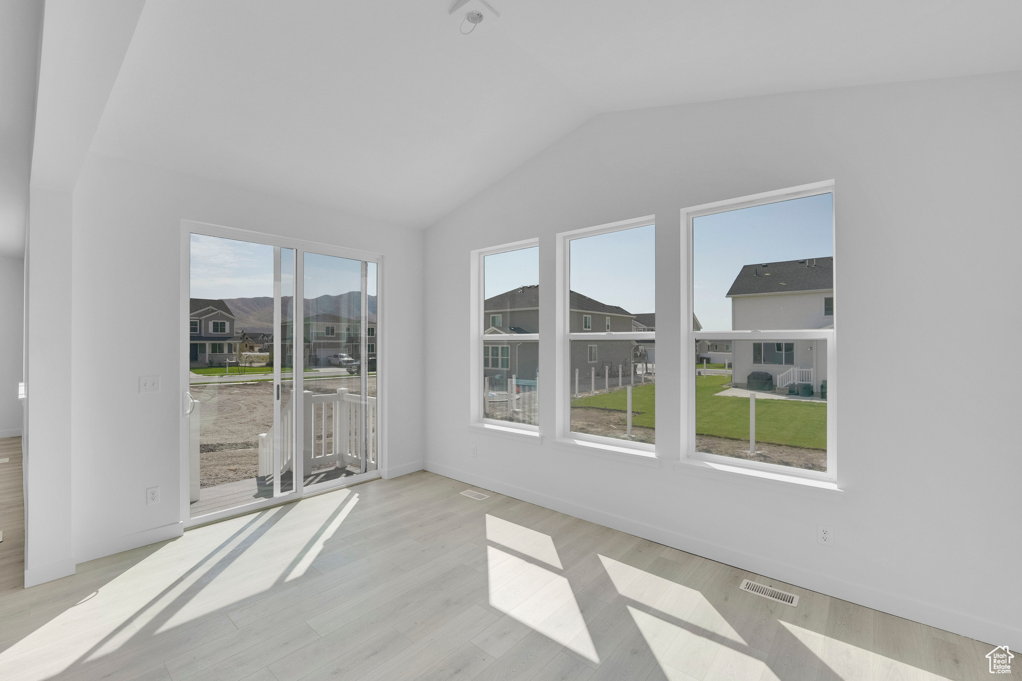 PONY EXPRESS ESTATES - Residential