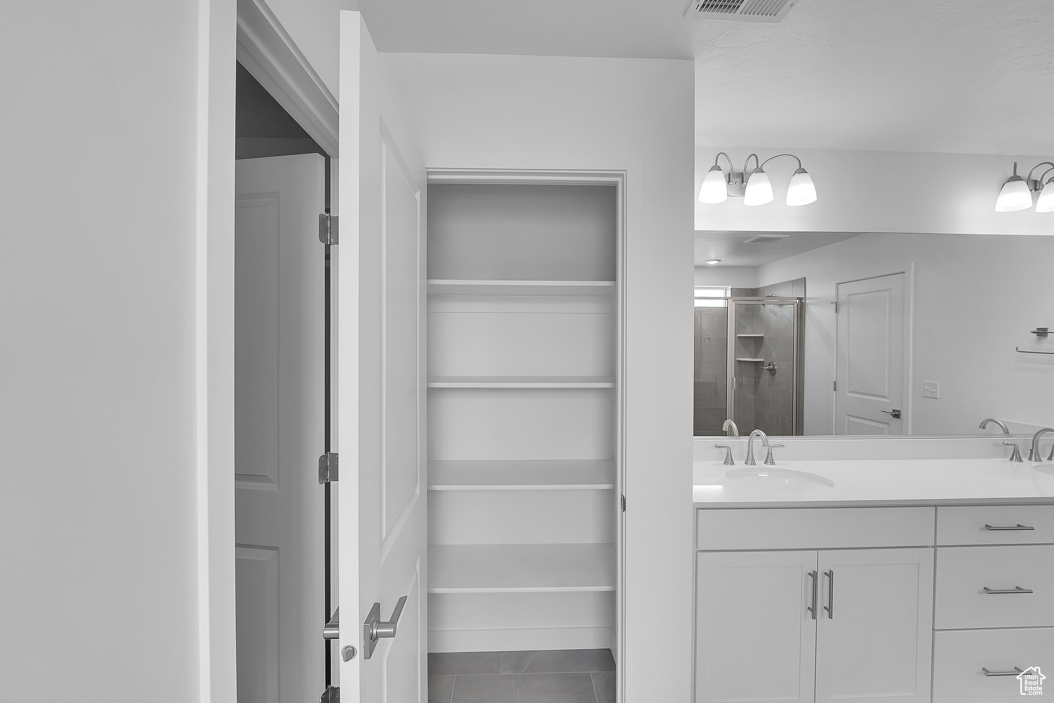 PONY EXPRESS ESTATES - Residential