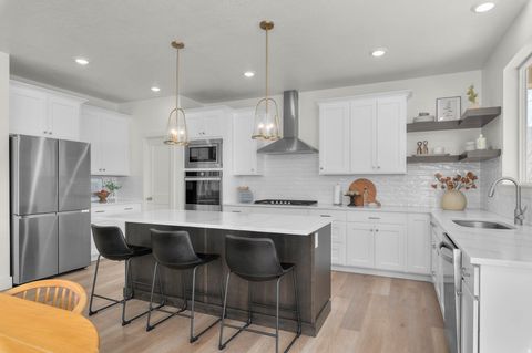 Tiny photo for 2291 E PARKSIDE CIR, South Ogden, UT 84403 (MLS # 2143364)