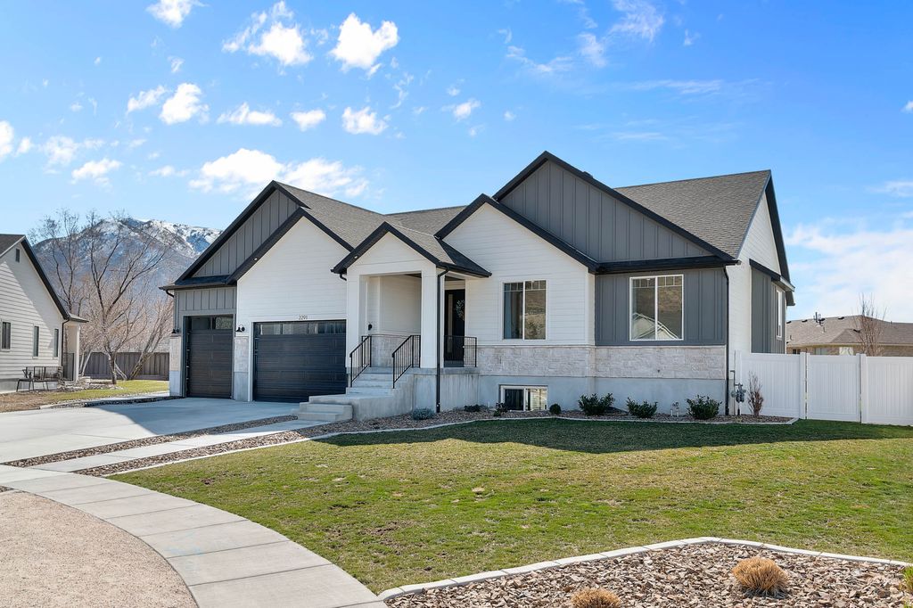 Photo of 2291 E PARKSIDE CIR, South Ogden, UT 84403 (MLS # 2143364)