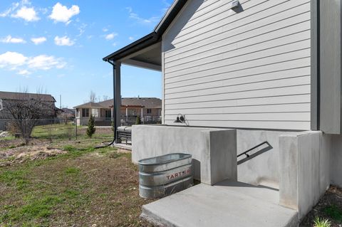 Tiny photo for 2291 E PARKSIDE CIR, South Ogden, UT 84403 (MLS # 2143364)