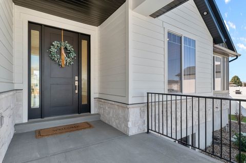 Tiny photo for 2291 E PARKSIDE CIR, South Ogden, UT 84403 (MLS # 2143364)