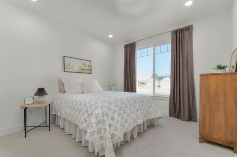 Tiny photo for 2291 E PARKSIDE CIR, South Ogden, UT 84403 (MLS # 2143364)