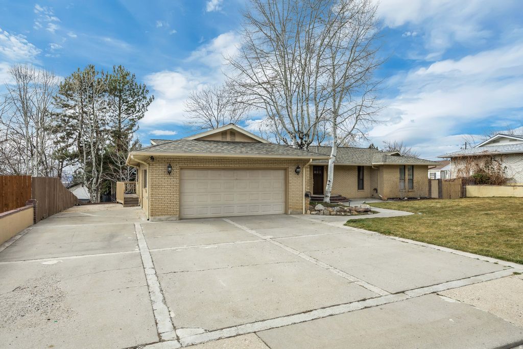 Photo of 967 N 1020 E, Pleasant Grove, UT 84062 (MLS # 2141597)