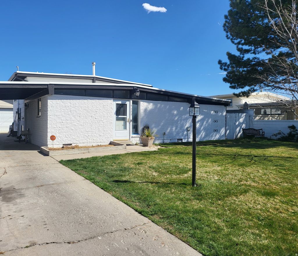 Photo of 5123 LAMBETH ST, Salt Lake City, UT 84118 (MLS # 2146025)