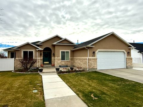 Photo of 4533 W SPRING CIR, Cedar Hills, UT 84062 (MLS # 2125975)