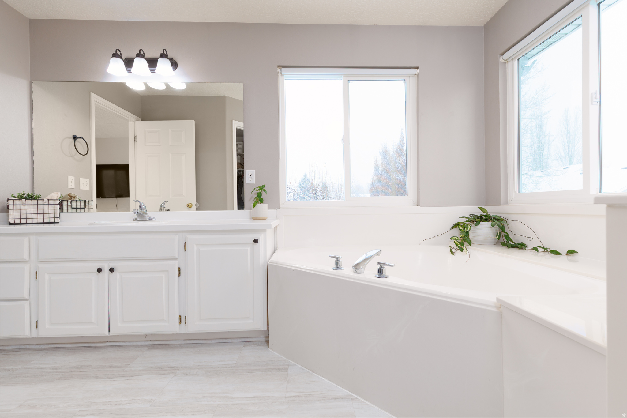 LANDMARK ESTATES - Residential