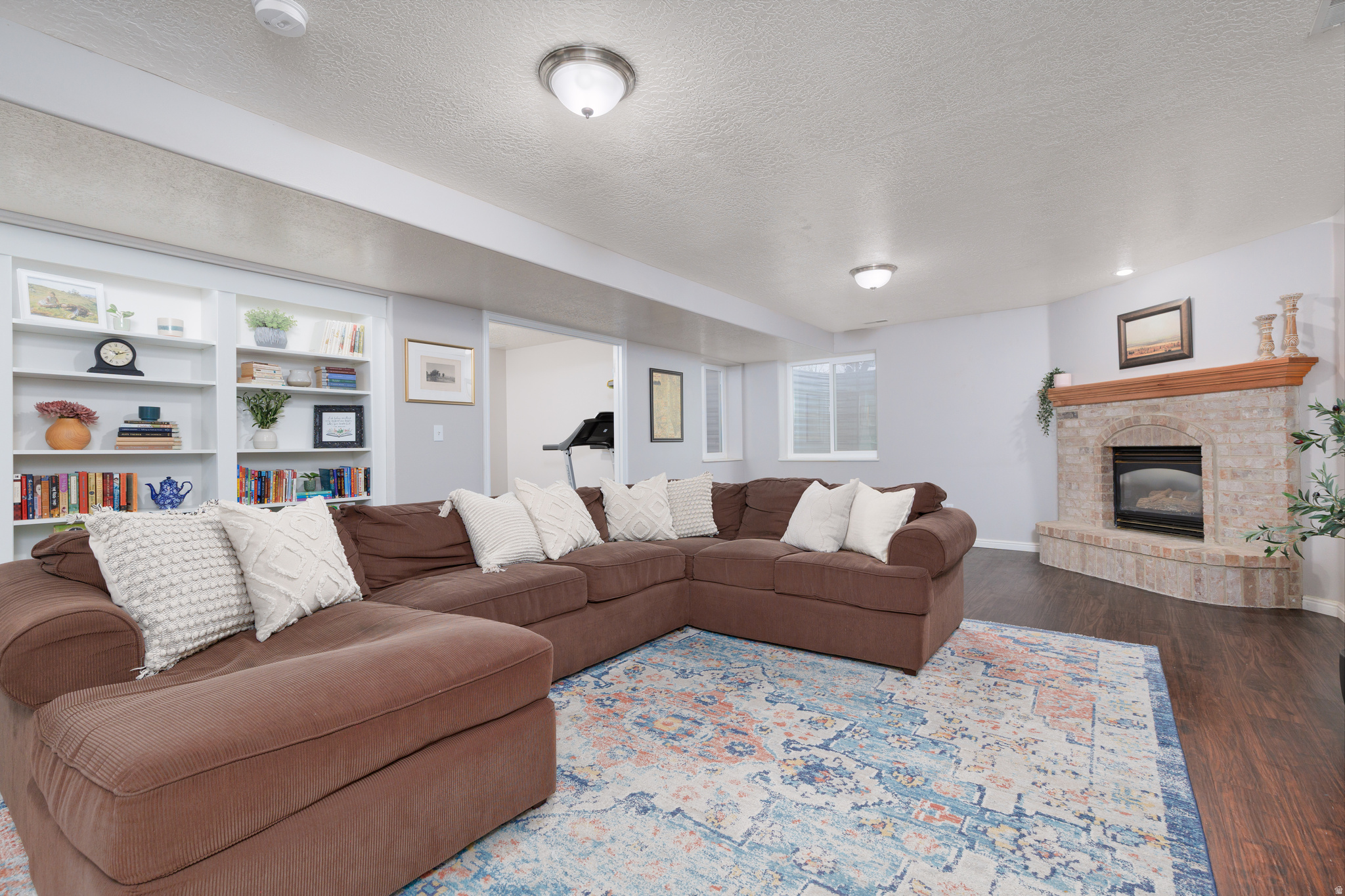 LANDMARK ESTATES - Residential