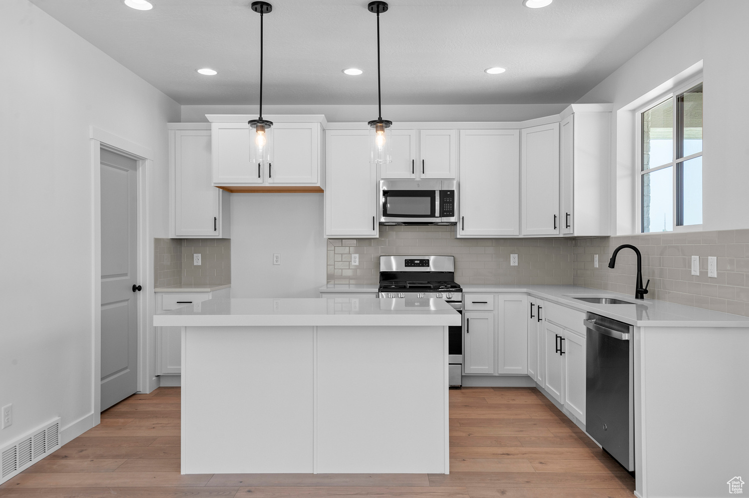 HOLBROOK SCANDIA 3318 - Residential