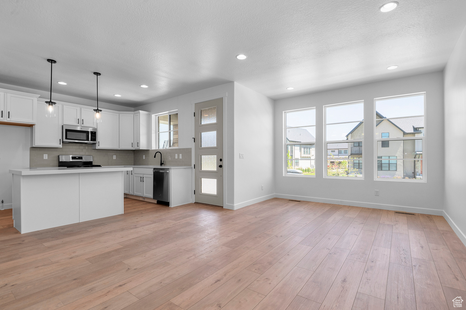 HOLBROOK SCANDIA 3318 - Residential