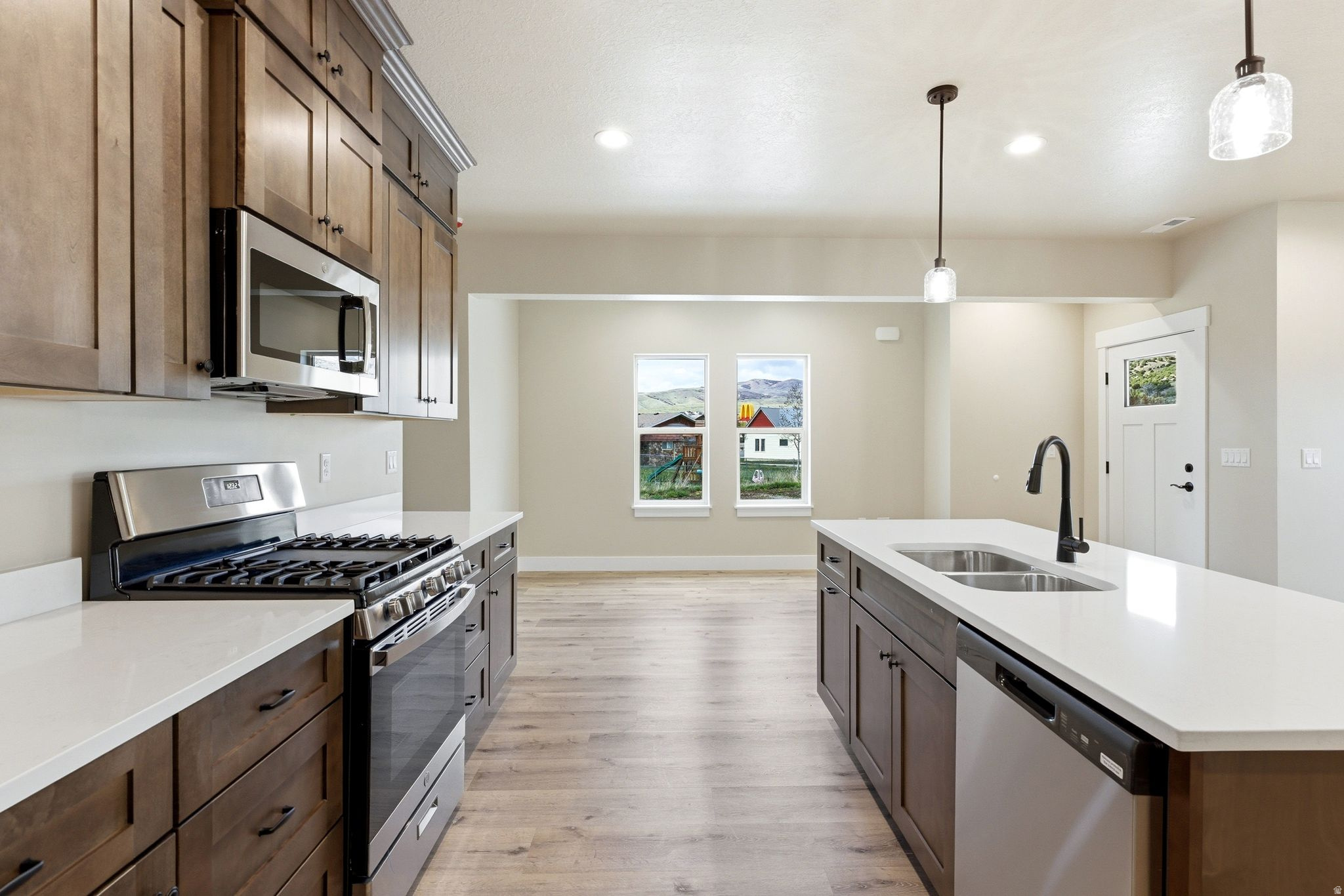 MOUNTAIN HORIZON - Residential Income