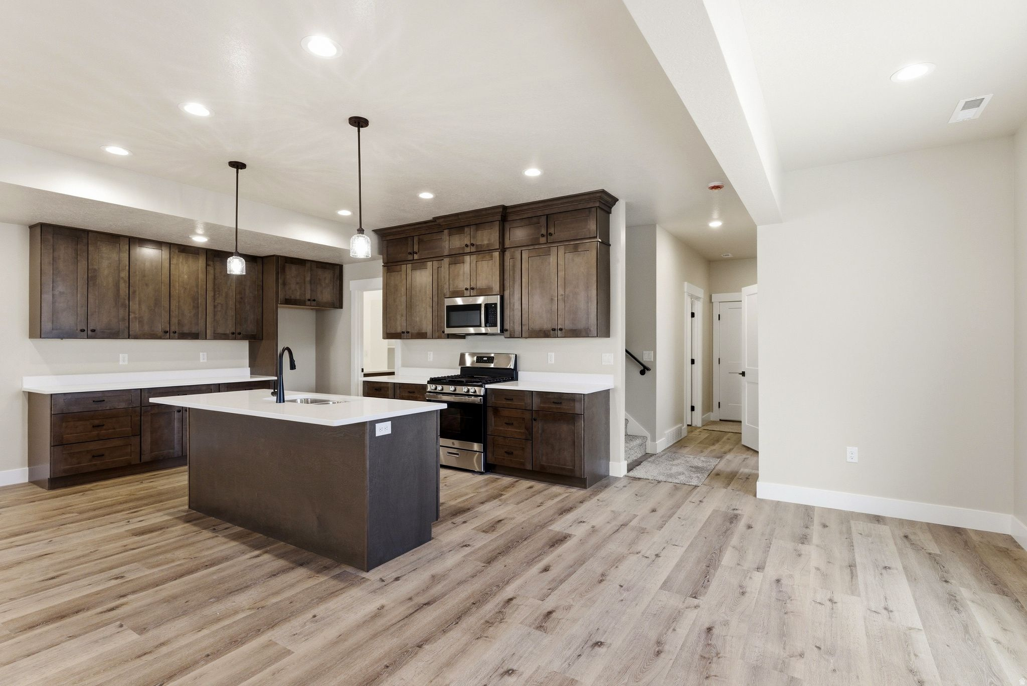 MOUNTAIN HORIZON - Residential Income