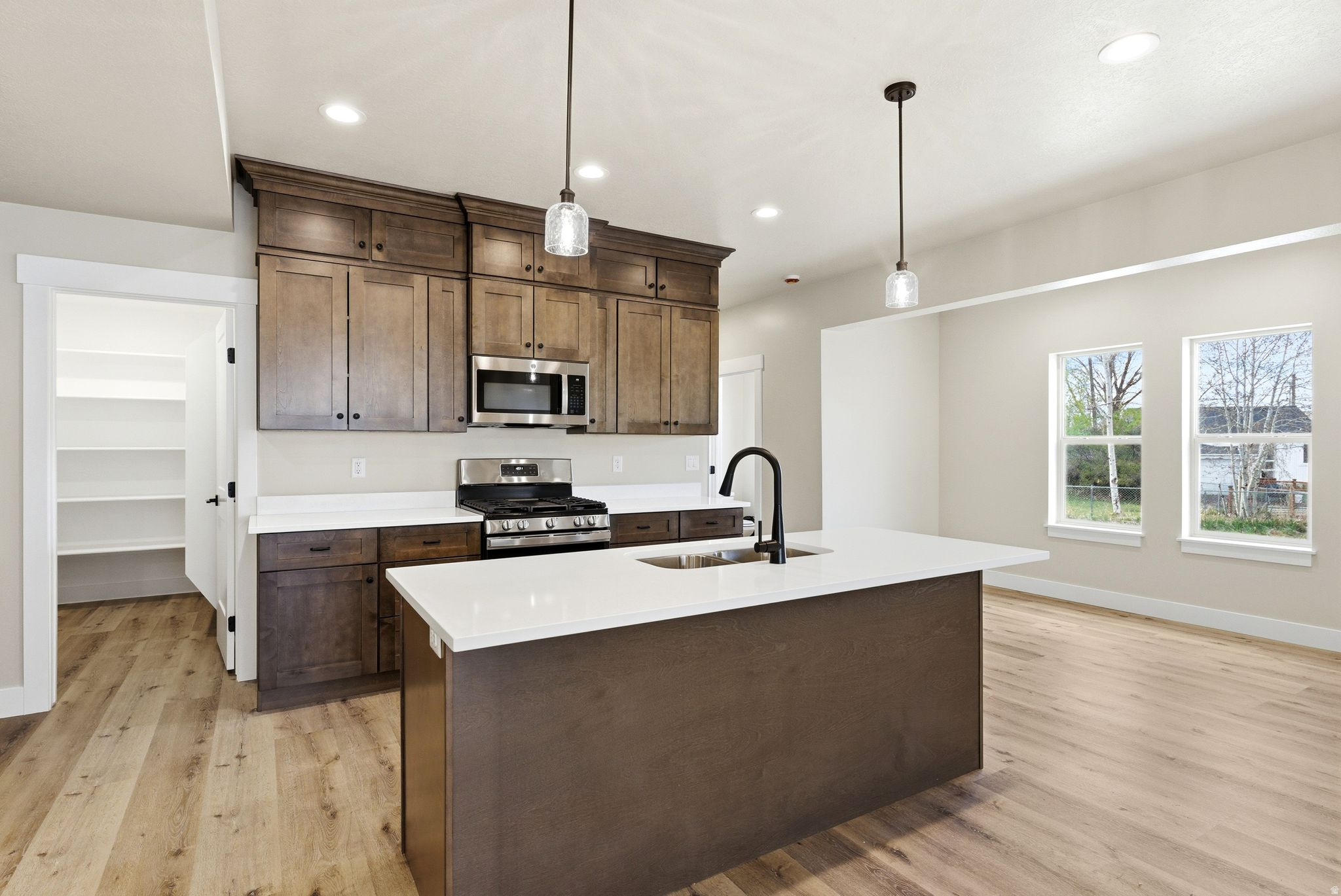 MOUNTAIN HORIZON - Residential Income