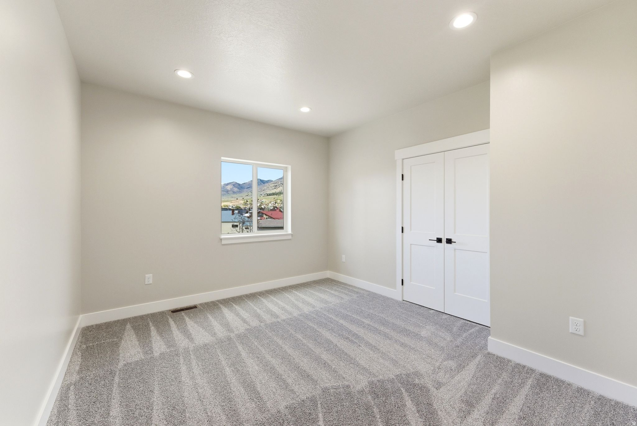 MOUNTAIN HORIZON - Residential Income