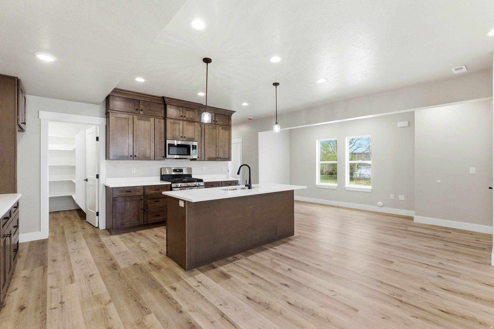 MOUNTAIN HORIZON - Residential Income