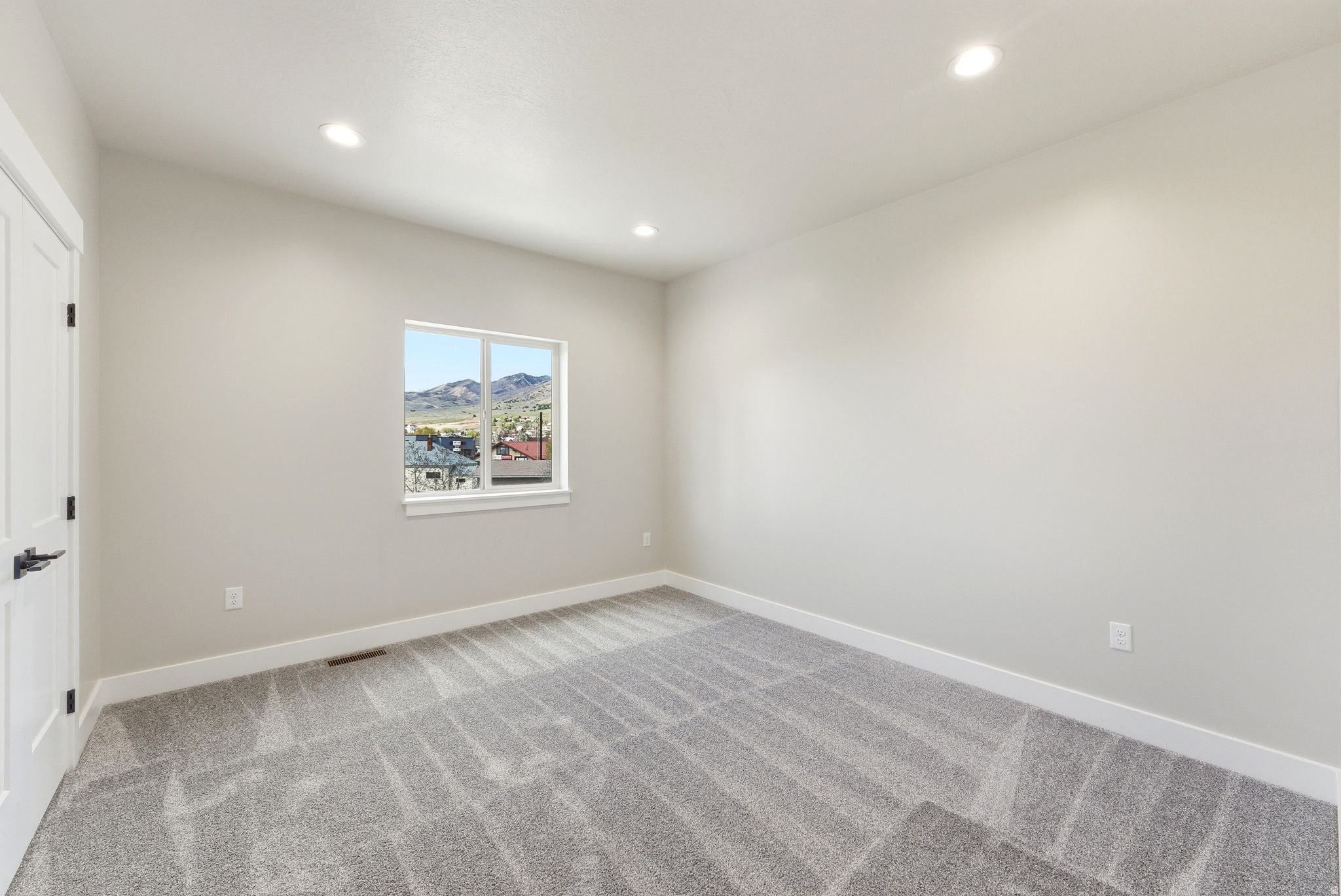 MOUNTAIN HORIZON - Residential Income