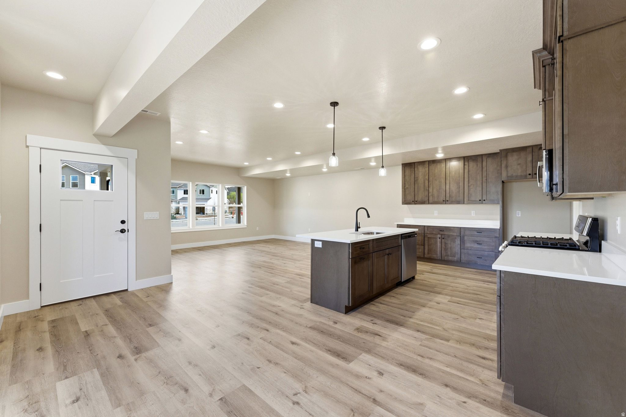 MOUNTAIN HORIZON - Residential Income