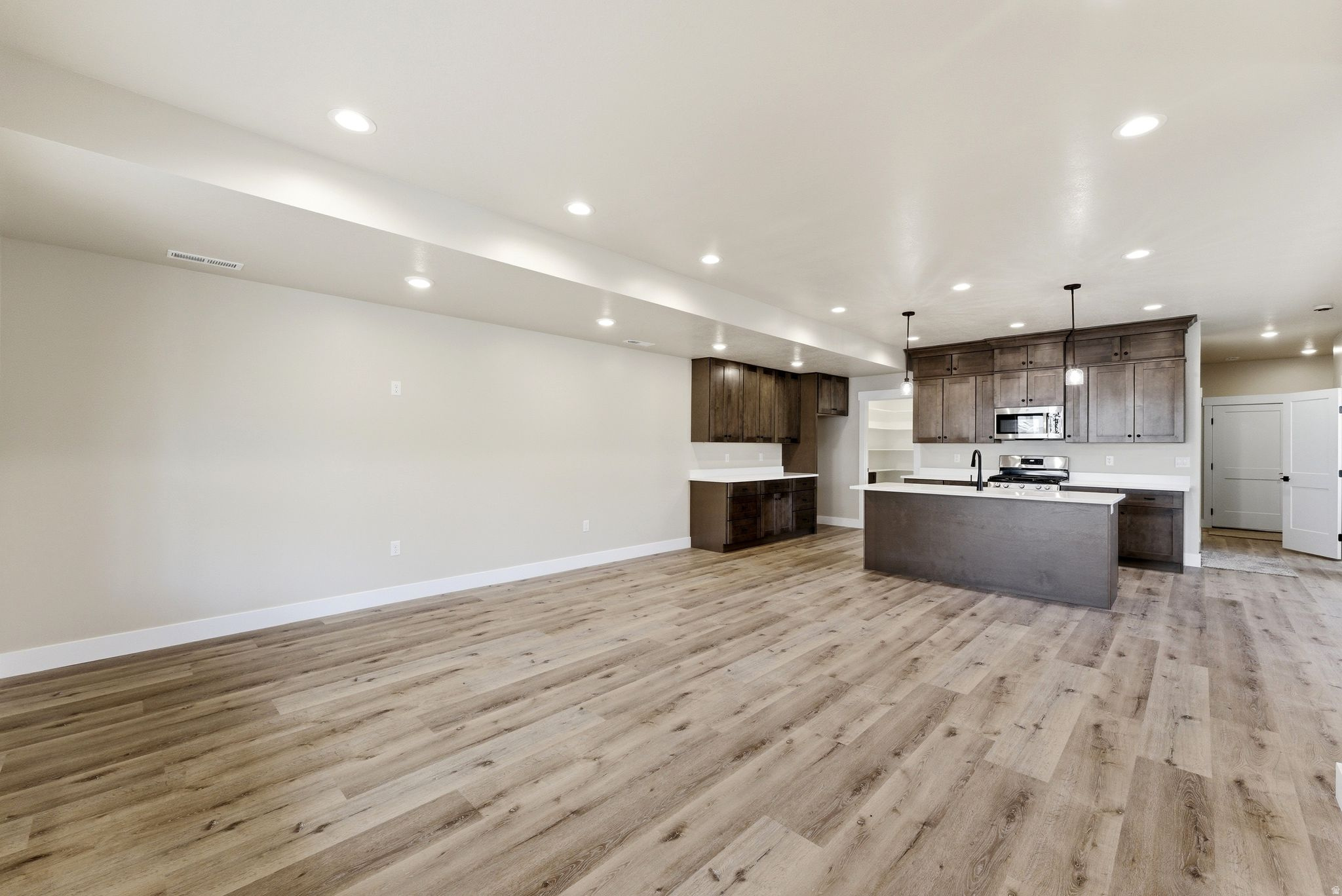 MOUNTAIN HORIZON - Residential Income