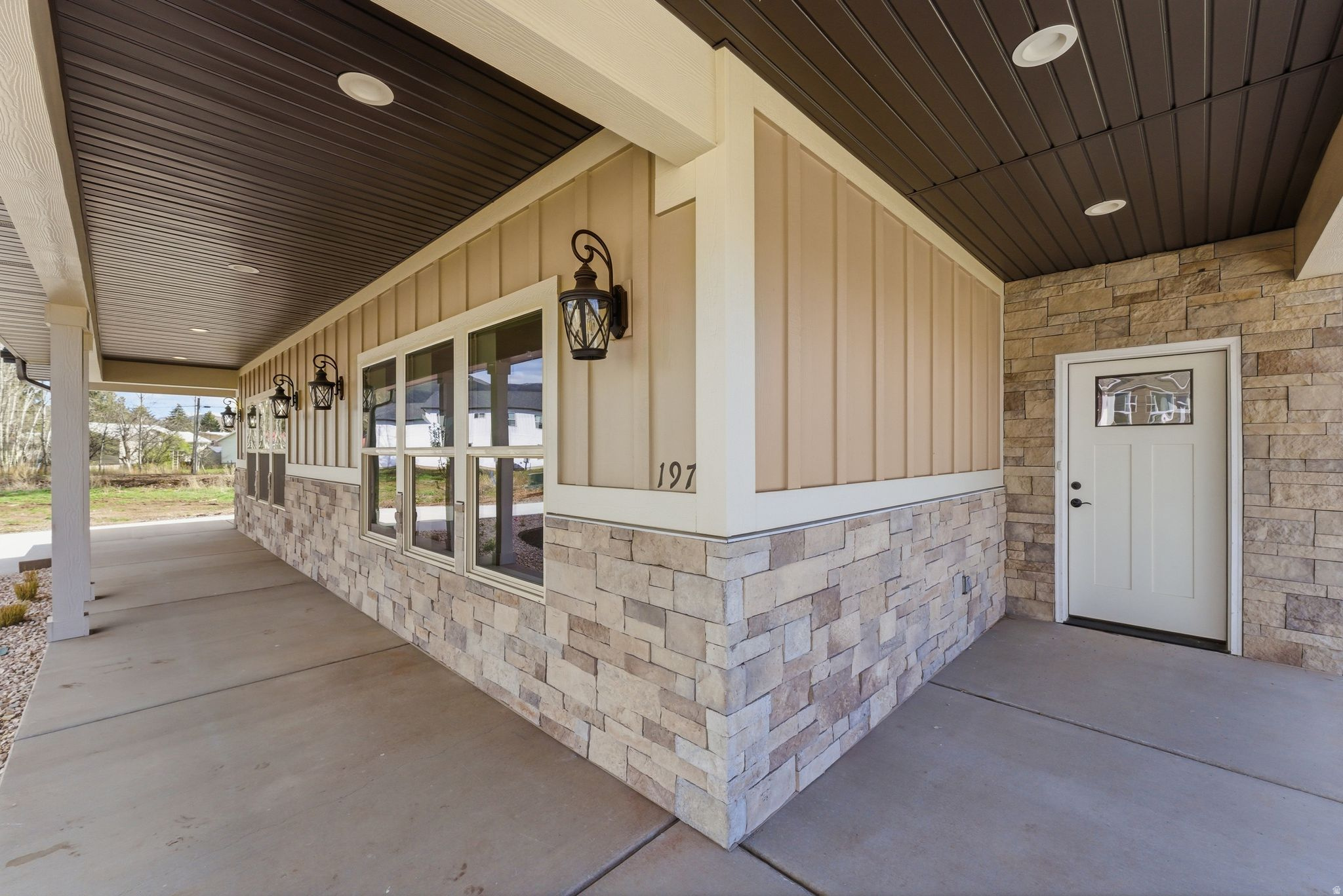 MOUNTAIN HORIZON - Residential Income