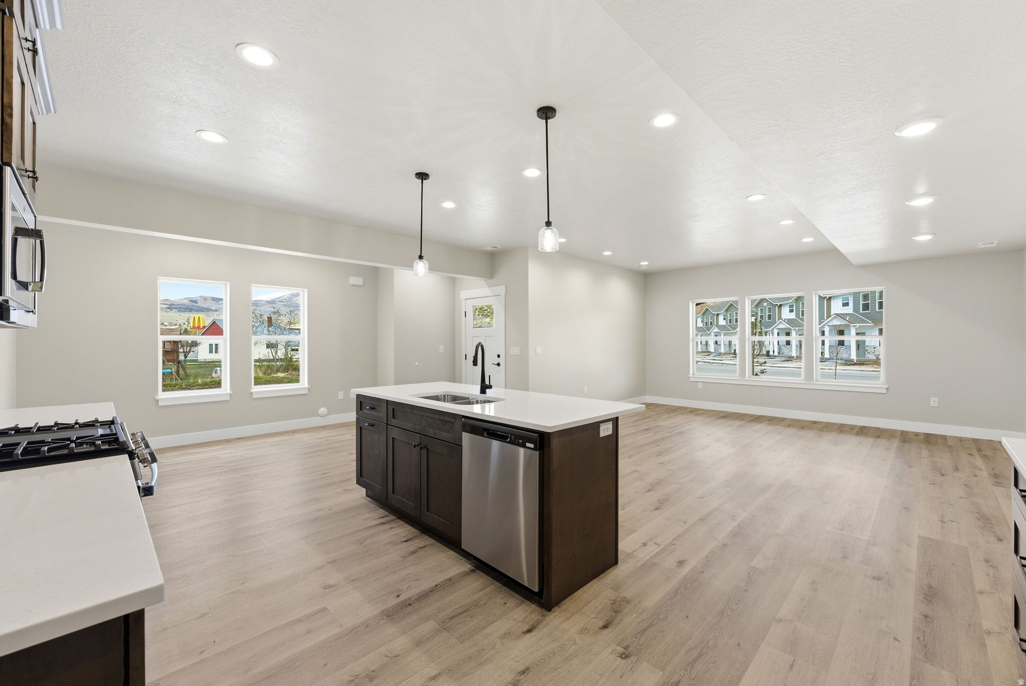 MOUNTAIN HORIZON - Residential Income