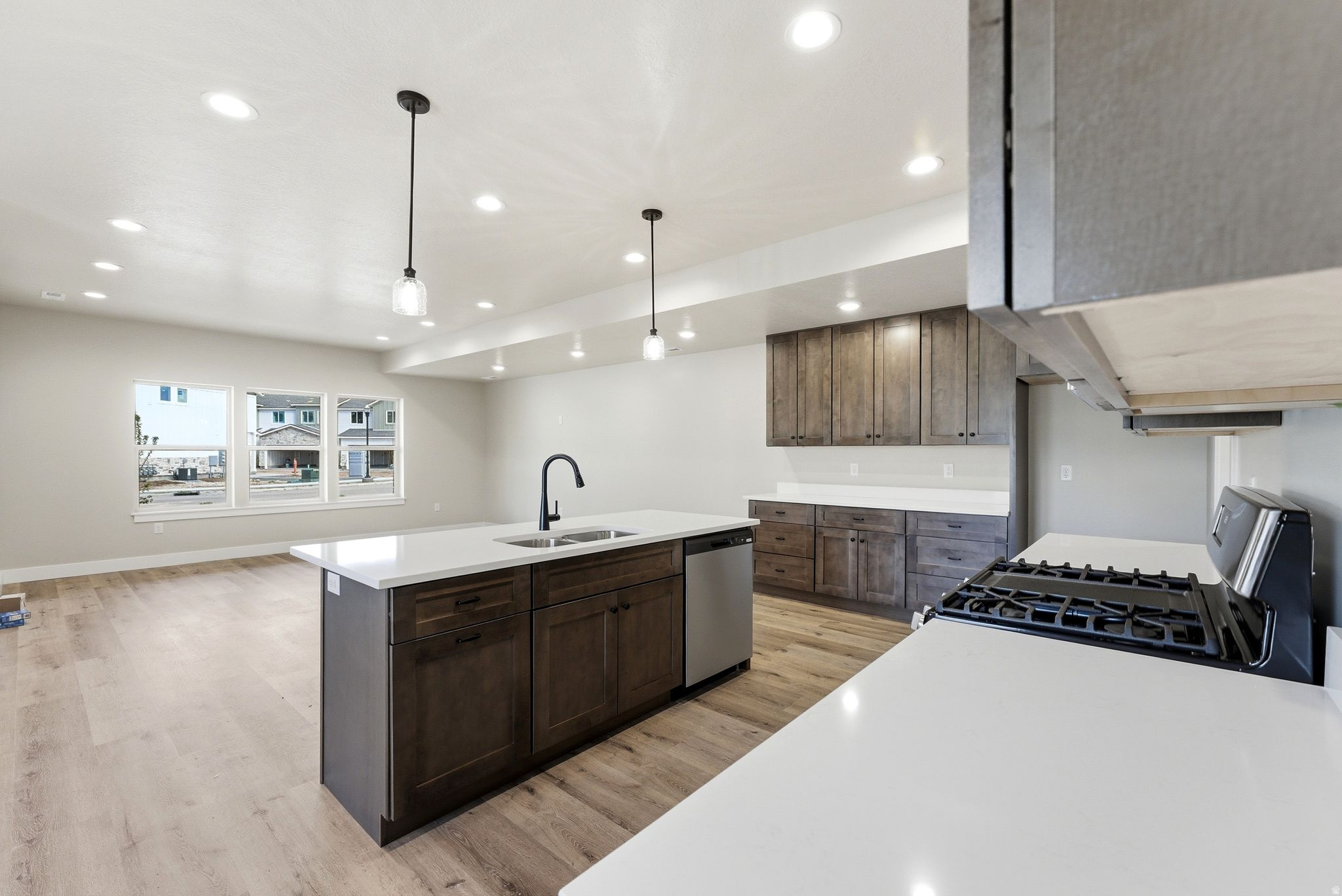 MOUNTAIN HORIZON - Residential Income