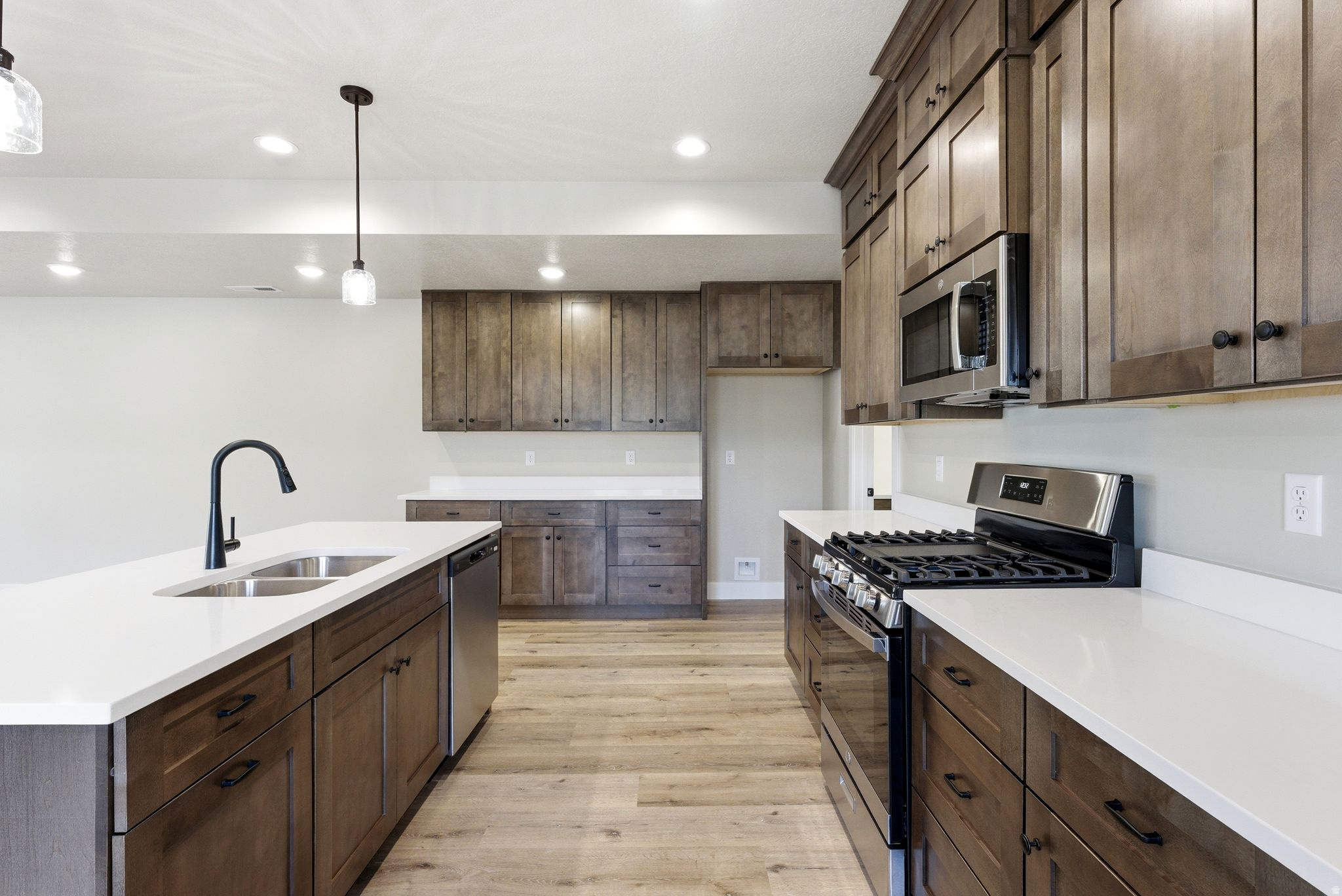 MOUNTAIN HORIZON - Residential Income