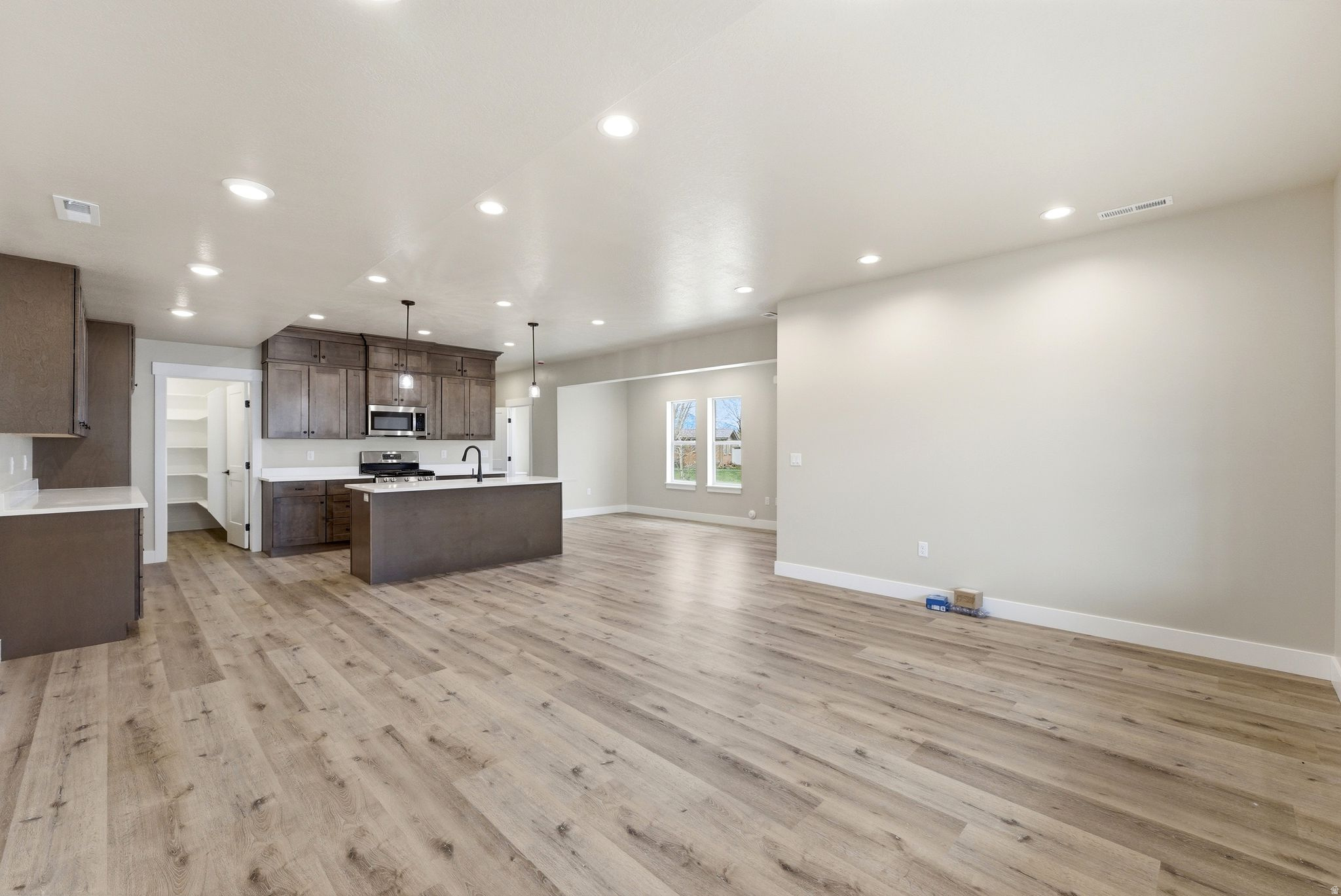 MOUNTAIN HORIZON - Residential Income