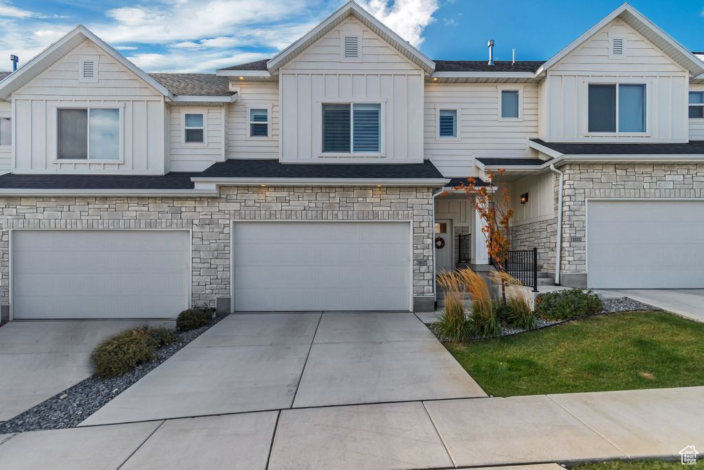 Photo of 1017 W VISTA RIDGE DR #120, Lehi, UT 84043 (MLS # 2119589)