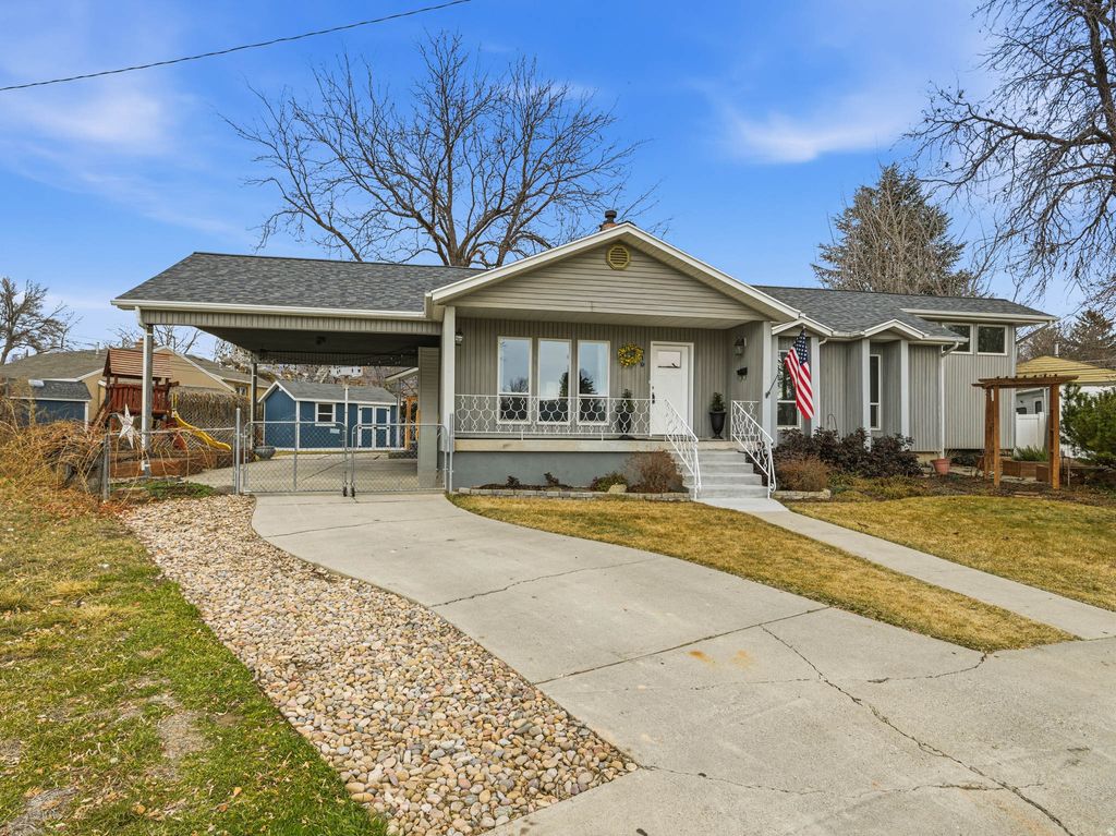 Photo of 319 E HARVARD CIR, American Fork, UT 84003 (MLS # 2139127)