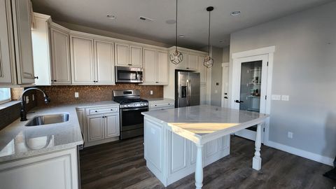 Tiny photo for 1951 W PARKVIEW DR, Syracuse, UT 84075 (MLS # 2134009)