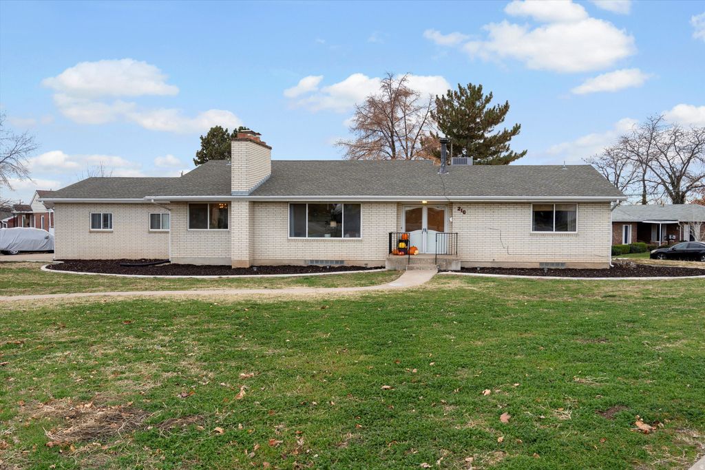 Photo of 210 S 700 E, Clearfield, UT 84015 (MLS # 2123973)