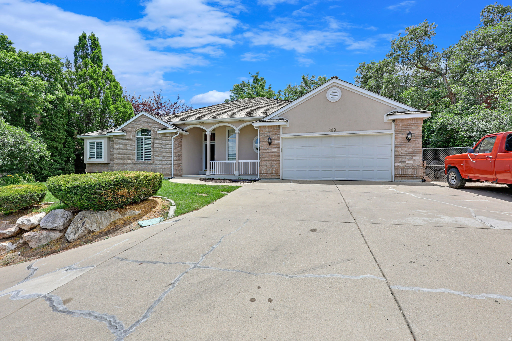 MOUNTAIN CREEK ESTATES - Residential