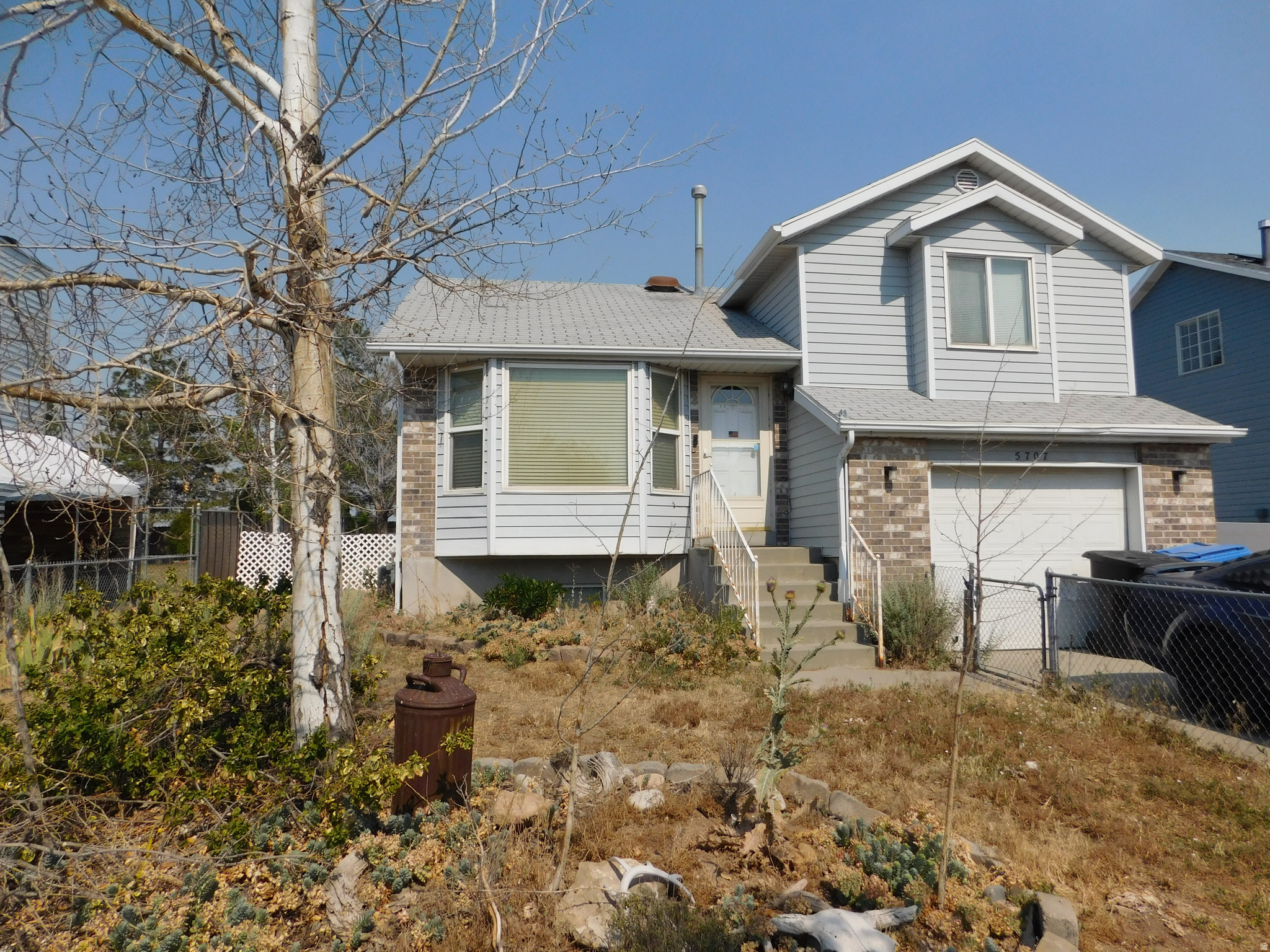 Photo 1 of 32 — 5707 S ESPRIT DR W, Kearns, UT 84118
