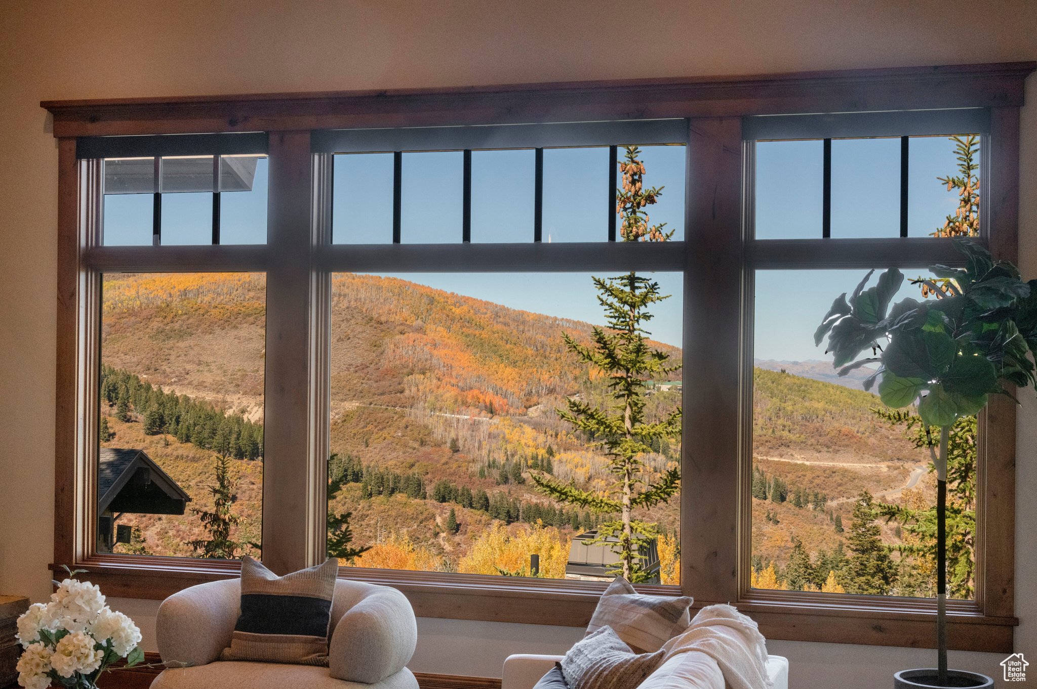 LOOKOUT AT DEER VALLEY - Residential