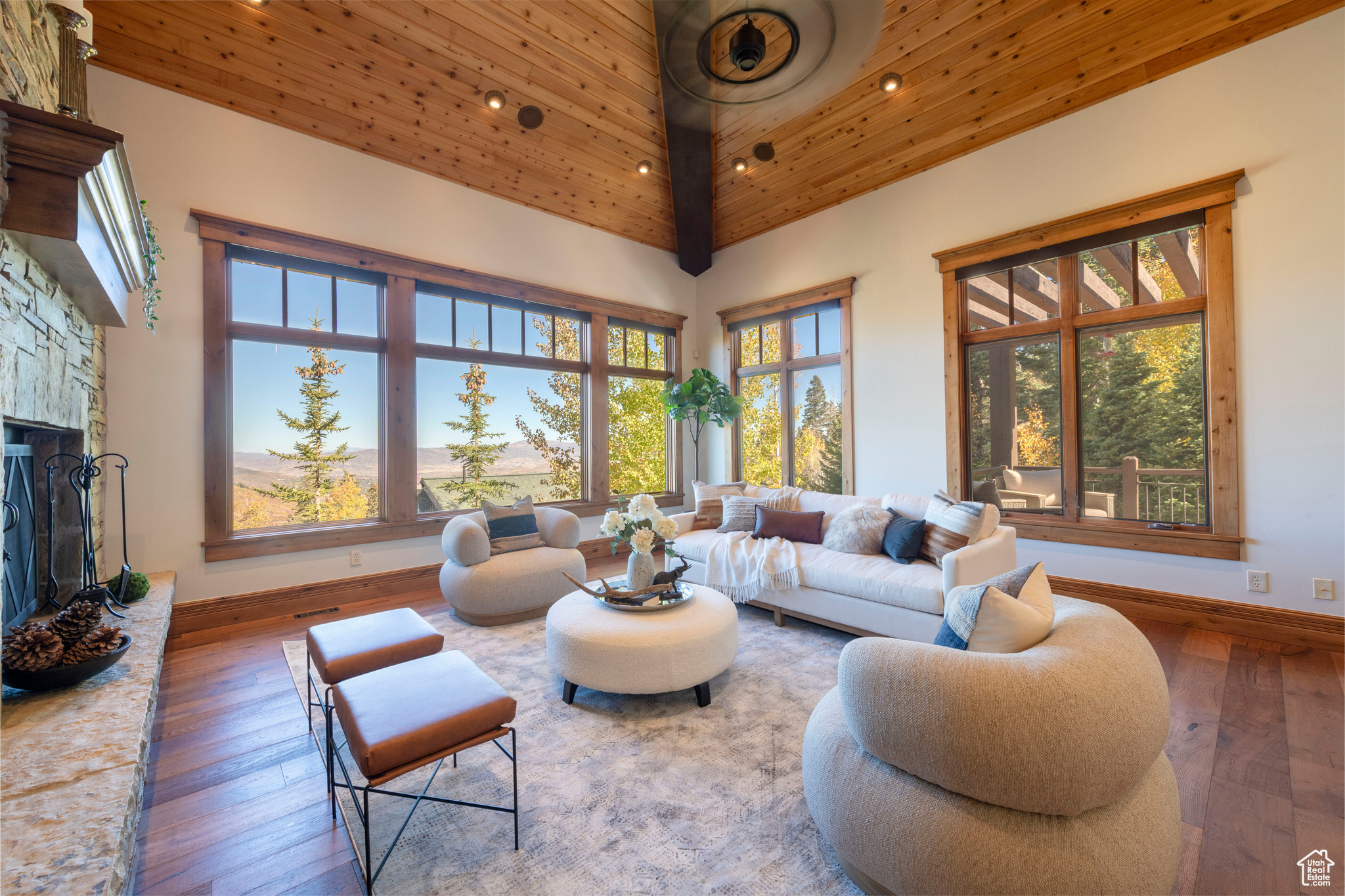 LOOKOUT AT DEER VALLEY - Residential