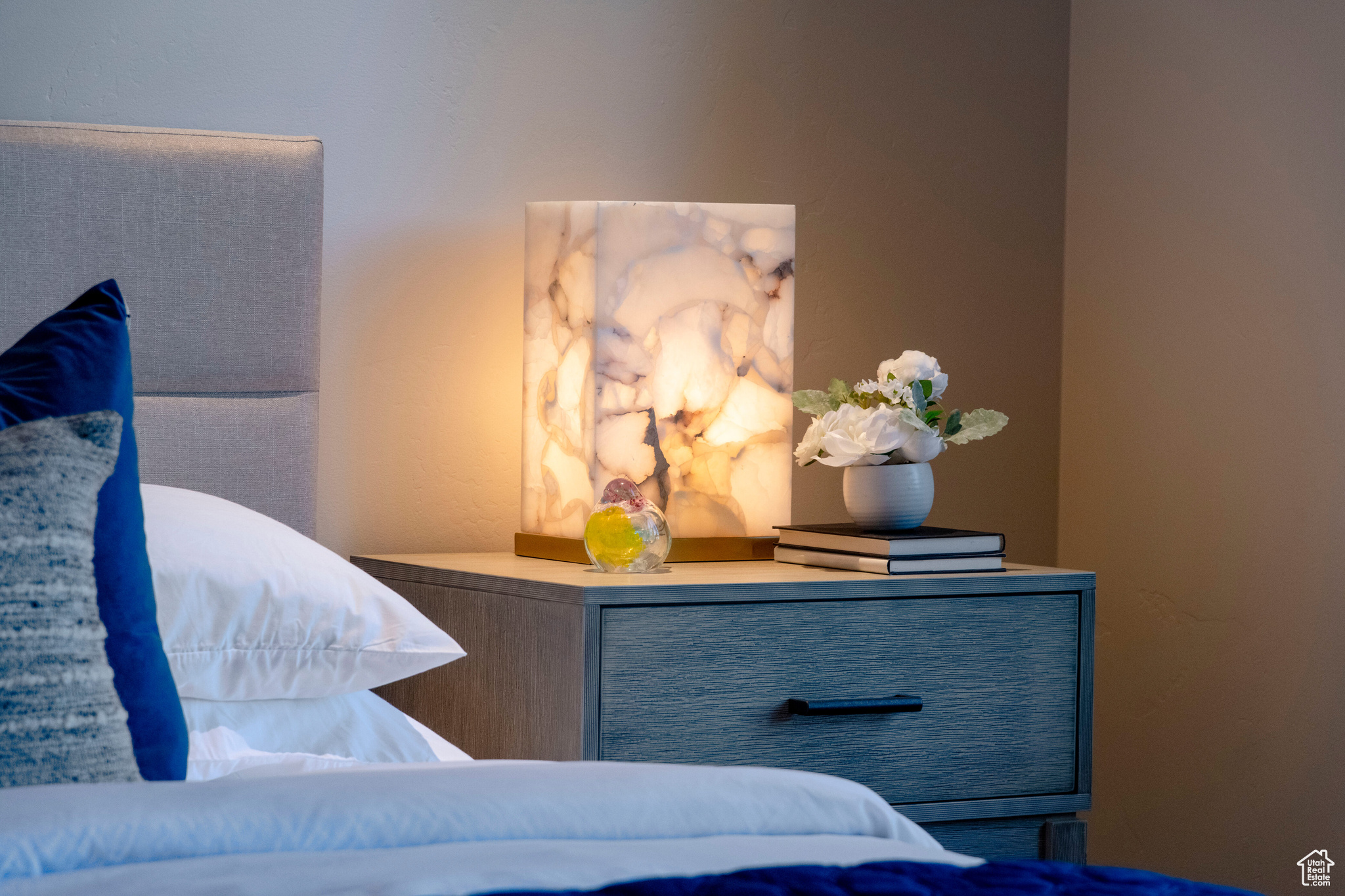 LOOKOUT AT DEER VALLEY - Residential