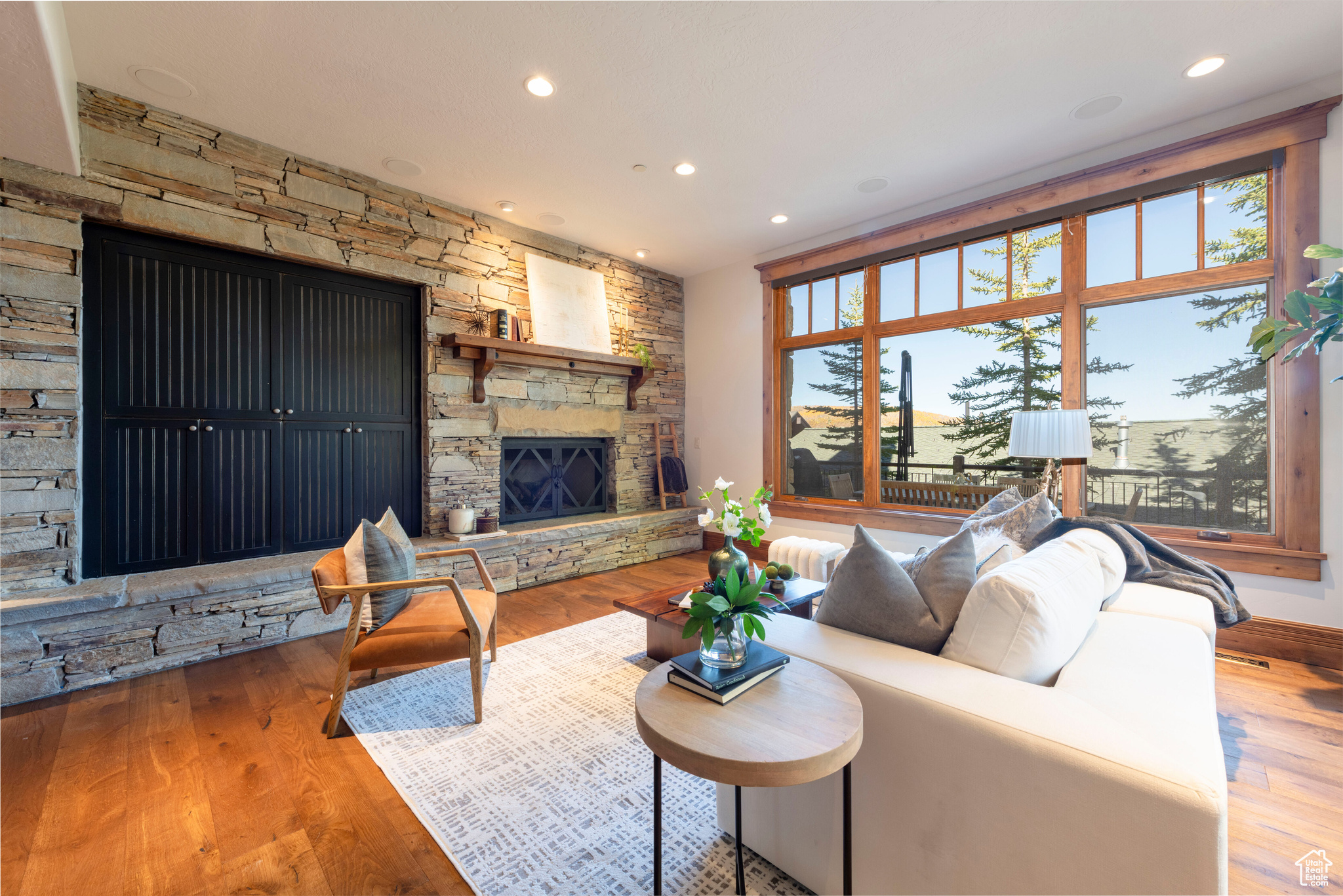 LOOKOUT AT DEER VALLEY - Residential