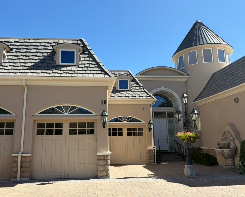 Photo of 2726 E WASATCH DR #19, Salt Lake City, UT 84108 (MLS # 2167708)