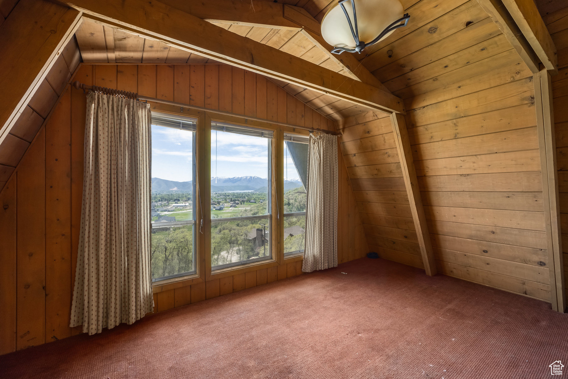INTERLAKEN ESTATES - Residential