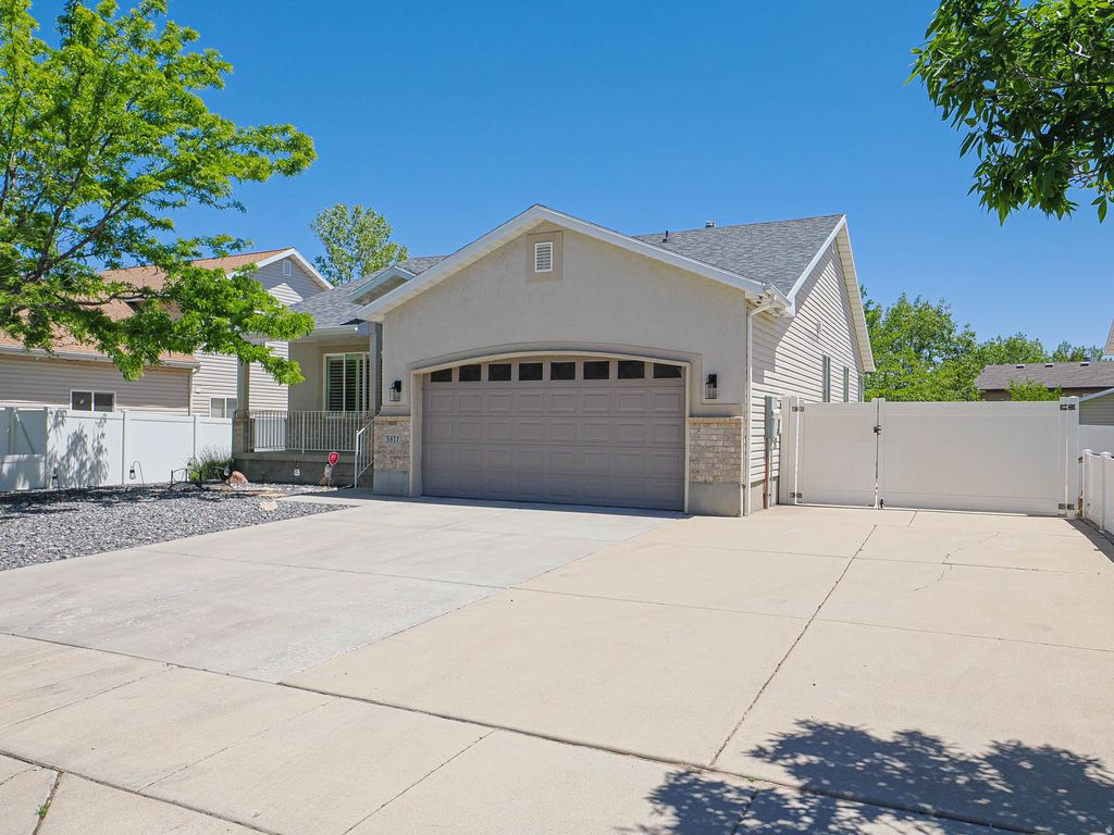 Photo of 5811 S CREST FLOWER WAY, Salt Lake City, UT 84106 (MLS # 2163413)